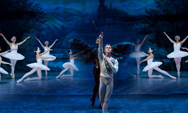 <strong>Ballet Clássico de St. Petersburg chega a Brasília com turnê mundial de <em>“O Lago Dos Cisnes”</em></strong><strong><em></em></strong>