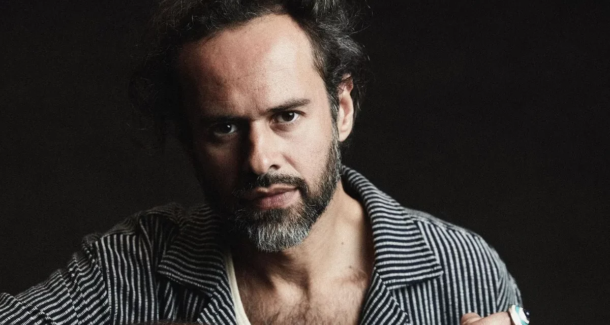 Marcelo Jeneci apresenta show novo no Teatro dos Bancários