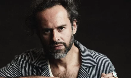 Marcelo Jeneci apresenta show novo no Teatro dos Bancários